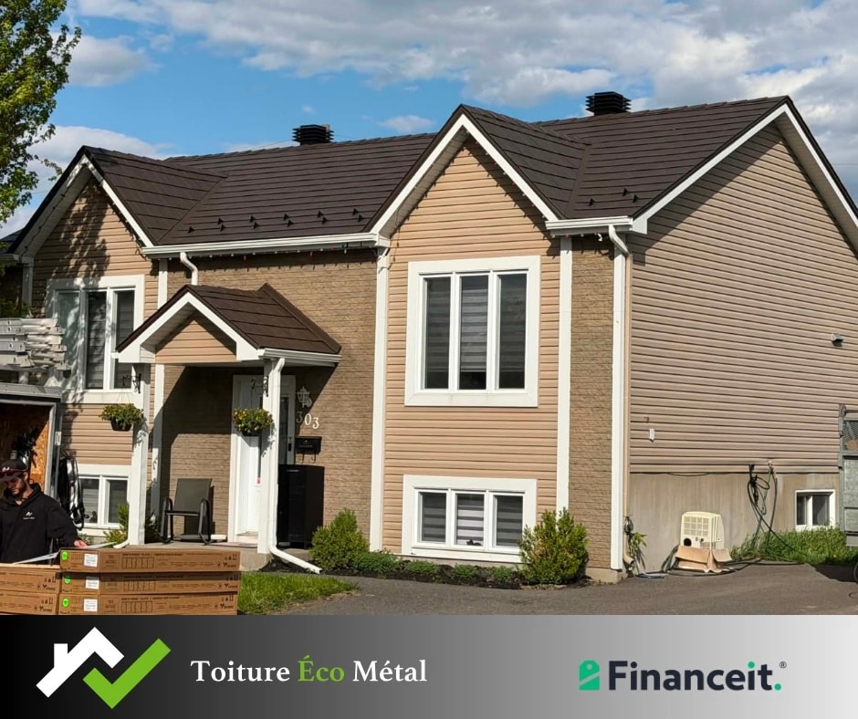 Maison avec toiture métallique terminée
