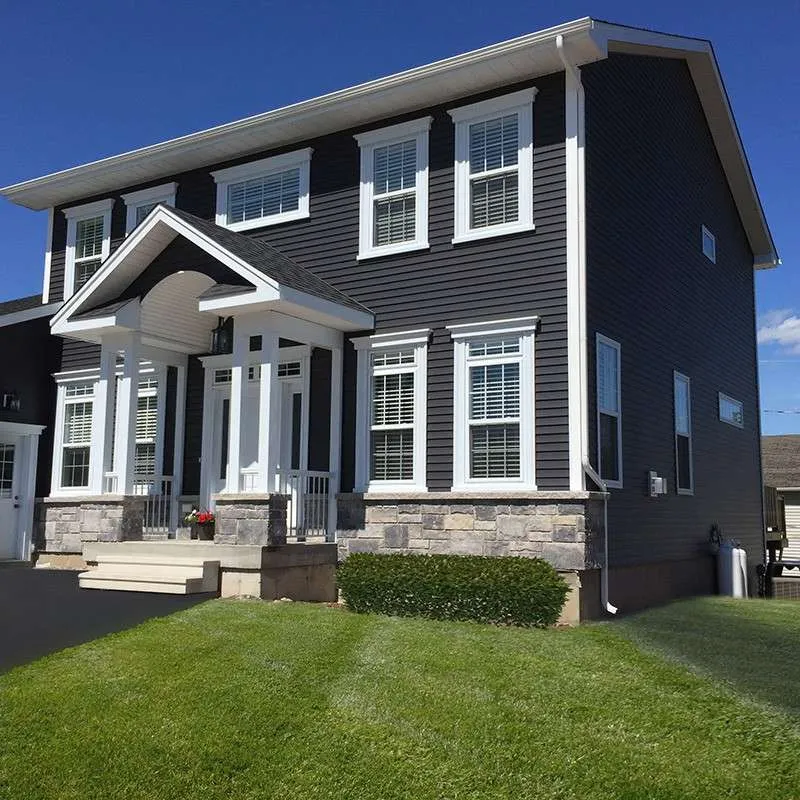 Revêtement Kaycan DaVinci Bevel Manor avec garnitures blanches